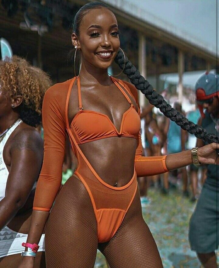 Black girl in bikini and thong - Quality porn
