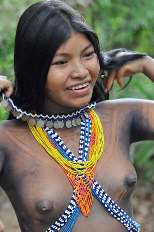 Porn Core Thumbnails : South American,topless,tattoos,female