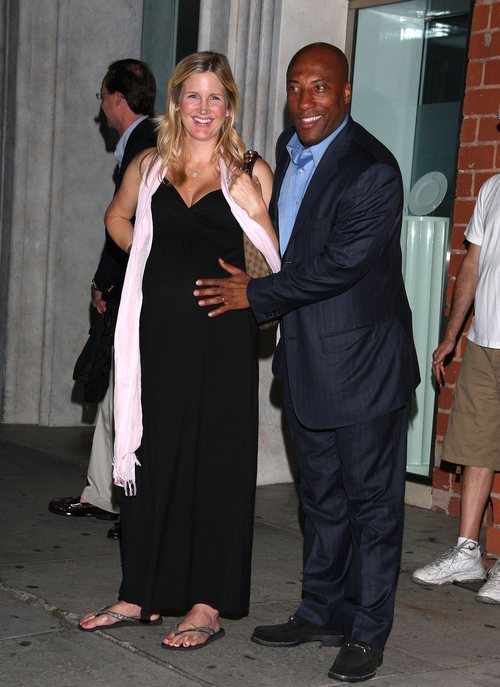 BYRON ALLEN AND PREGNANT WIFE CHOW DOWN BLACKCELEBRITYKIDS-